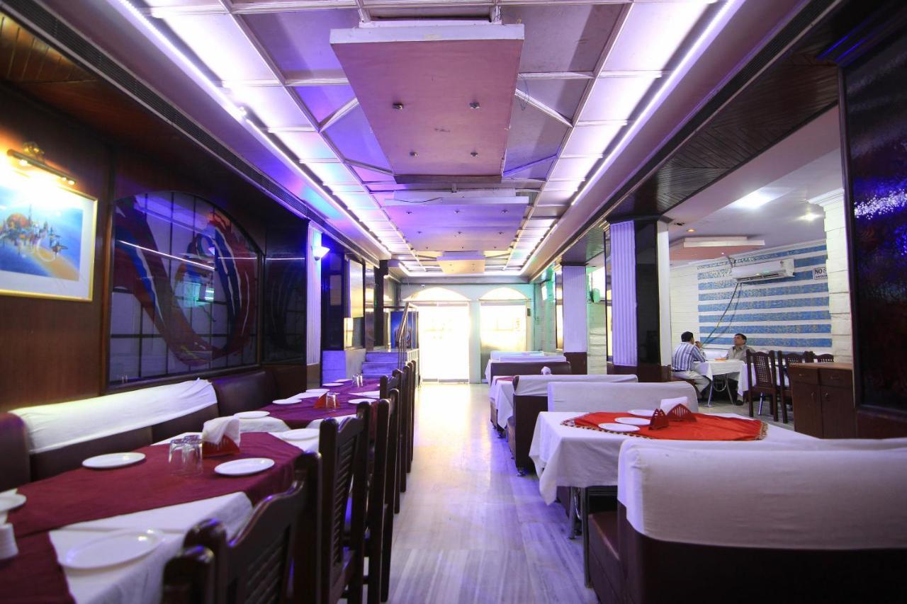 Oyo 2569 Hotel Paradise 坎普尔 外观 照片