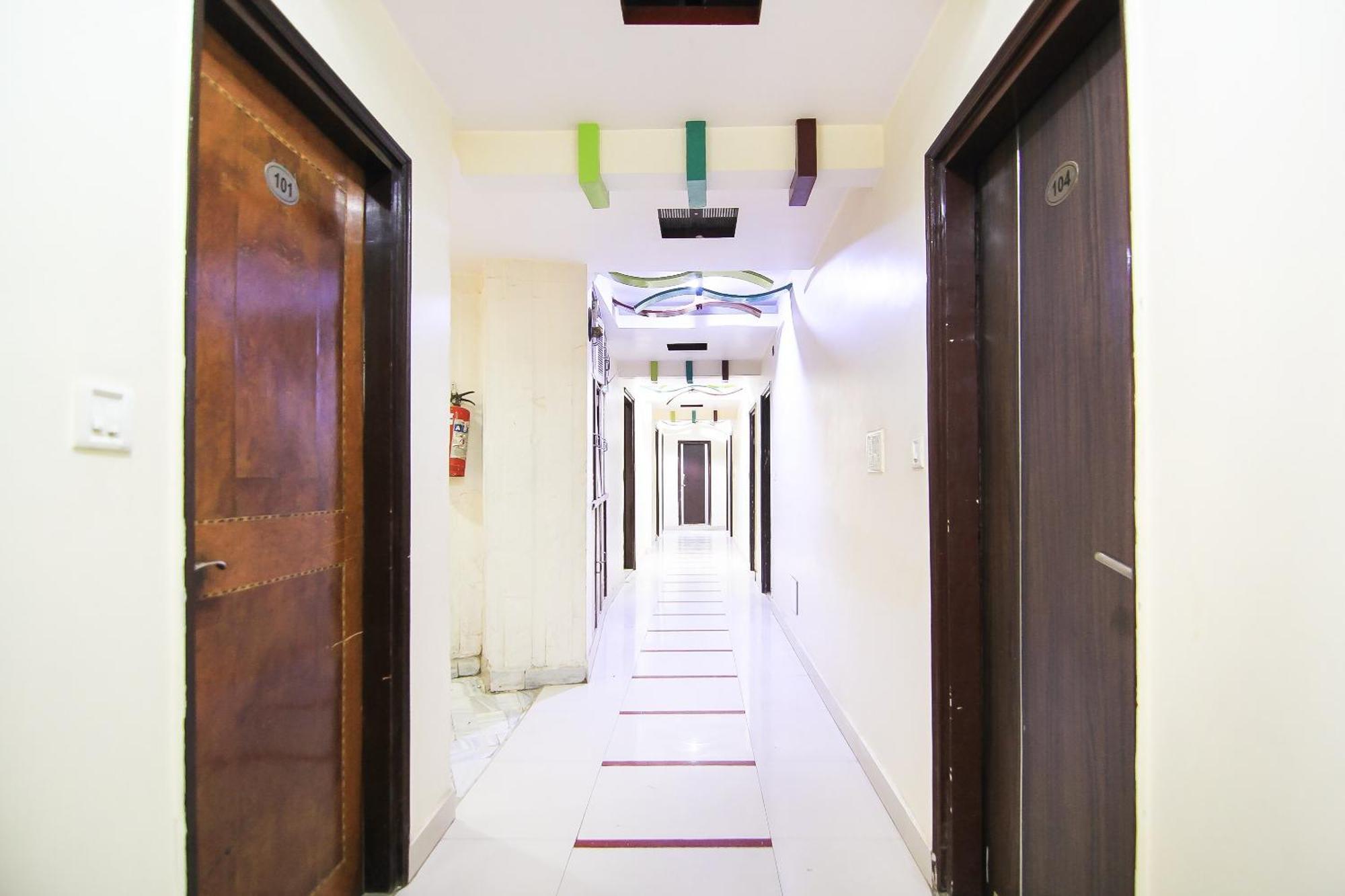 Oyo 2569 Hotel Paradise 坎普尔 外观 照片
