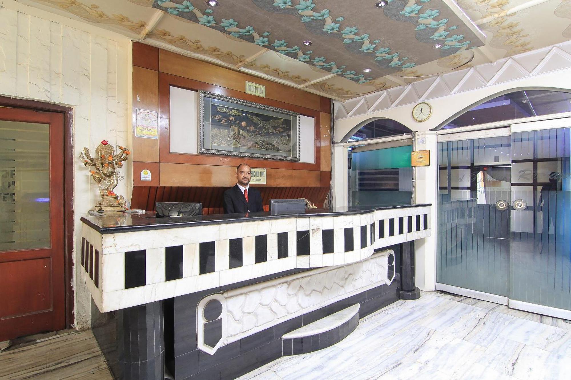 Oyo 2569 Hotel Paradise 坎普尔 外观 照片
