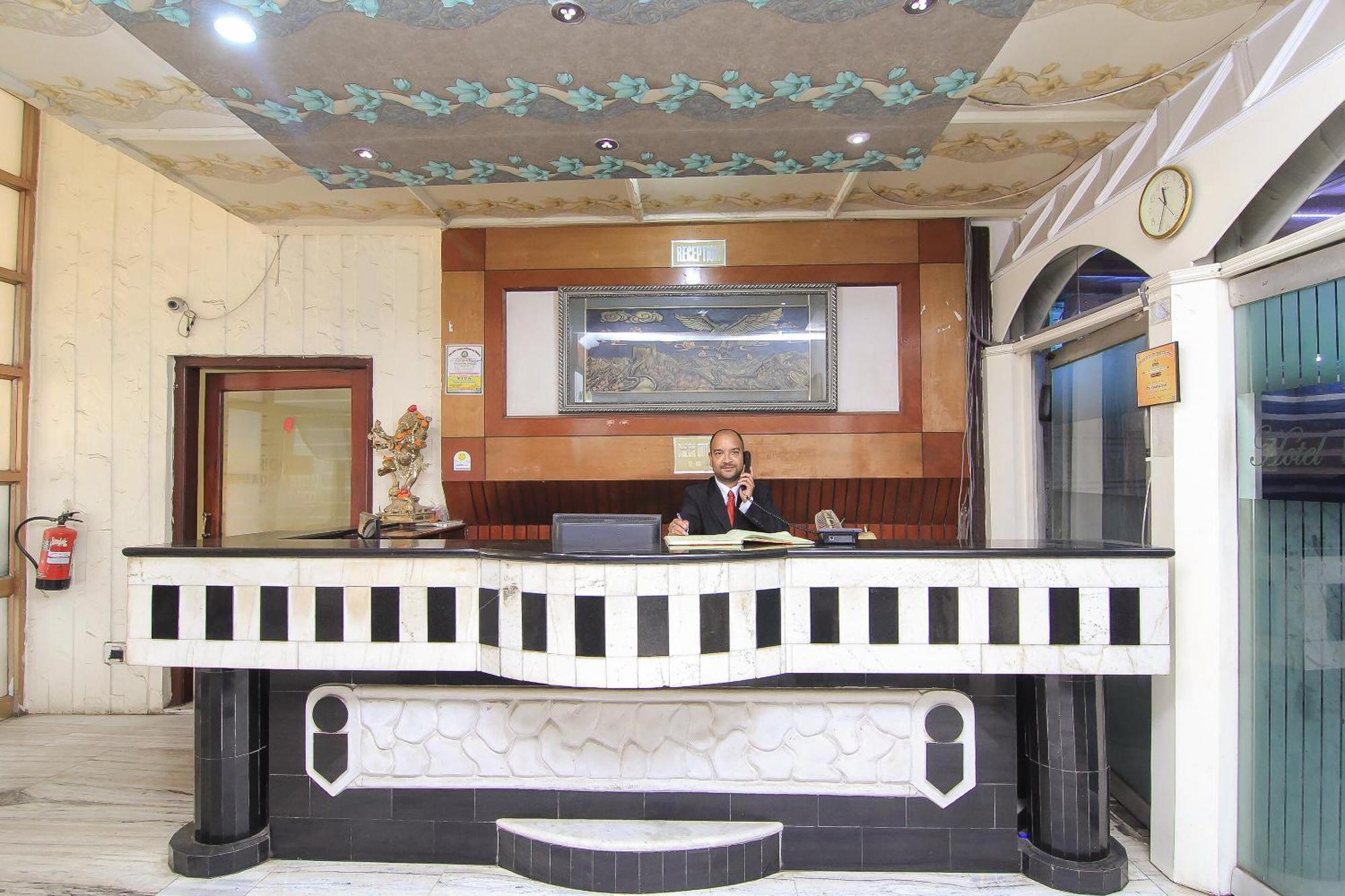 Oyo 2569 Hotel Paradise 坎普尔 外观 照片